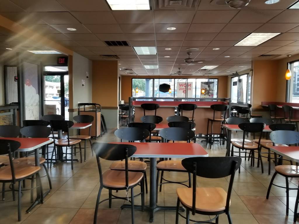 Jack in the Box | restaurant | 4210 N Central Expy, Dallas, TX 75206, USA | 2148233650 OR +1 214-823-3650
