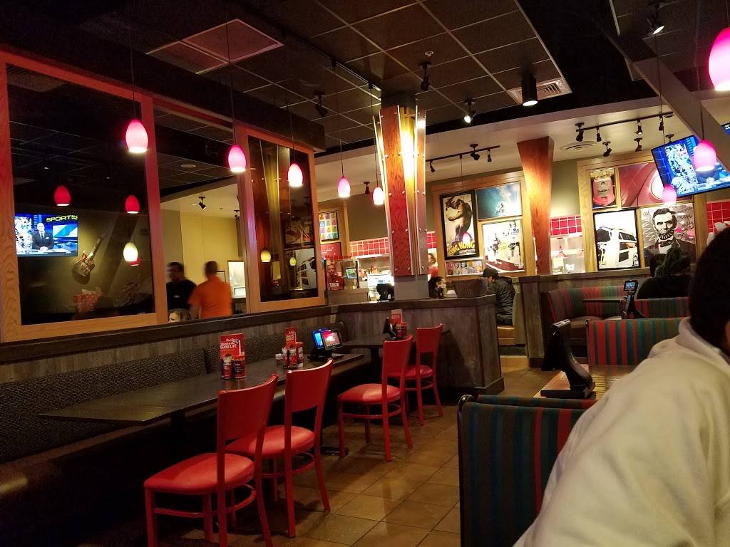 Red Robin Gourmet Burgers and Brews | restaurant | 200 E Via Rancho Pkwy, Escondido, CA 92025, USA | 7607477112 OR +1 760-747-7112