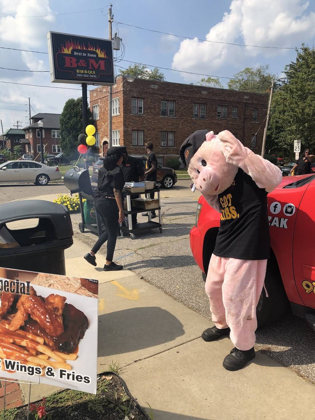 B&Ms Bbq | restaurant | 852 Copley Rd, Akron, OH 44320, USA | 3302520910 OR +1 330-252-0910