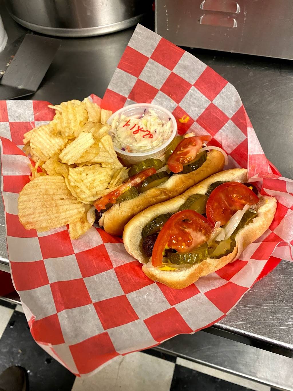 Sterlings Amish Deli | restaurant | 133 E Wooster St, Bowling Green, OH 43402, USA | 4198194369 OR +1 419-819-4369