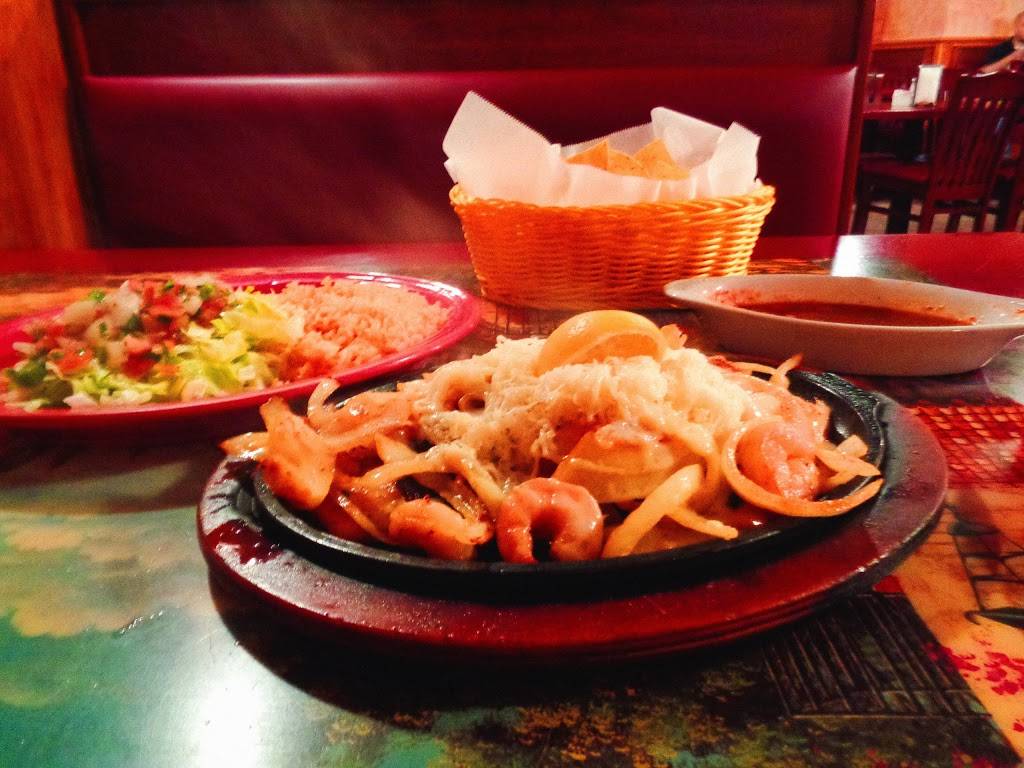 El Charrito | restaurant | 135 Village Center Rd, Harlan, KY 40831, USA | 6065738795 OR +1 606-573-8795