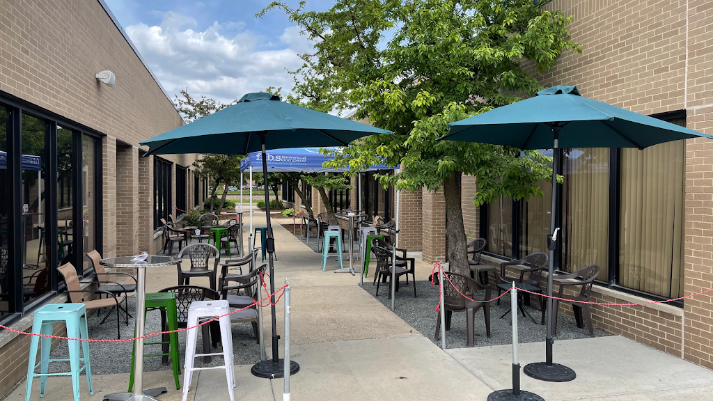 Fibs Brewing | restaurant | 260 Howard Ave, Des Plaines, IL 60018, USA | 8472279790 OR +1 847-227-9790