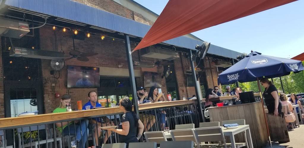 Barretts Waterfront | restaurant | 1082 Davol St, Fall River, MA 02720, USA | 7743656435 OR +1 774-365-6435