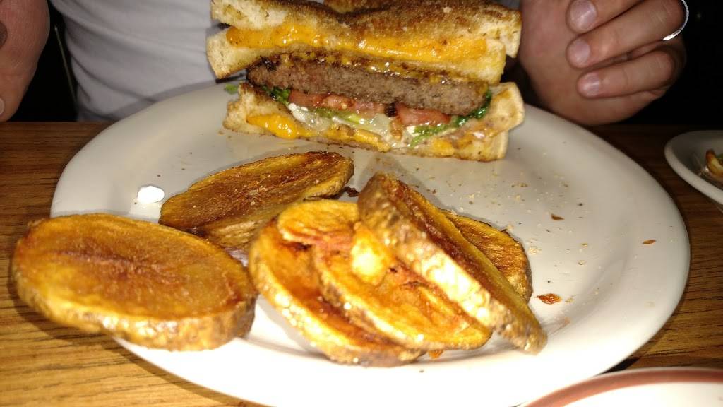 Hunt Club | restaurant | 1514 Daniel Rd, Jackson, MI 49202, USA | 5177820375 OR +1 517-782-0375