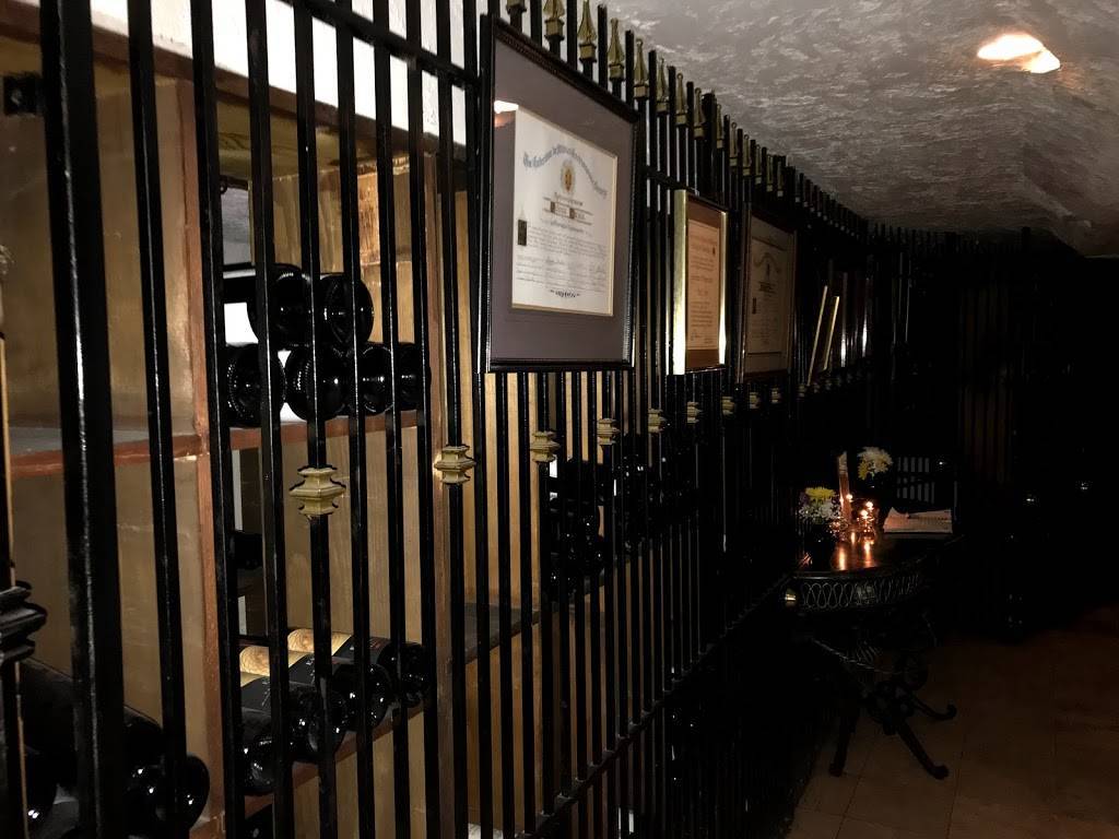 La Famiglia Ristorante | restaurant | 8 S Front St, Philadelphia, PA 19106, USA | 2159222803 OR +1 215-922-2803