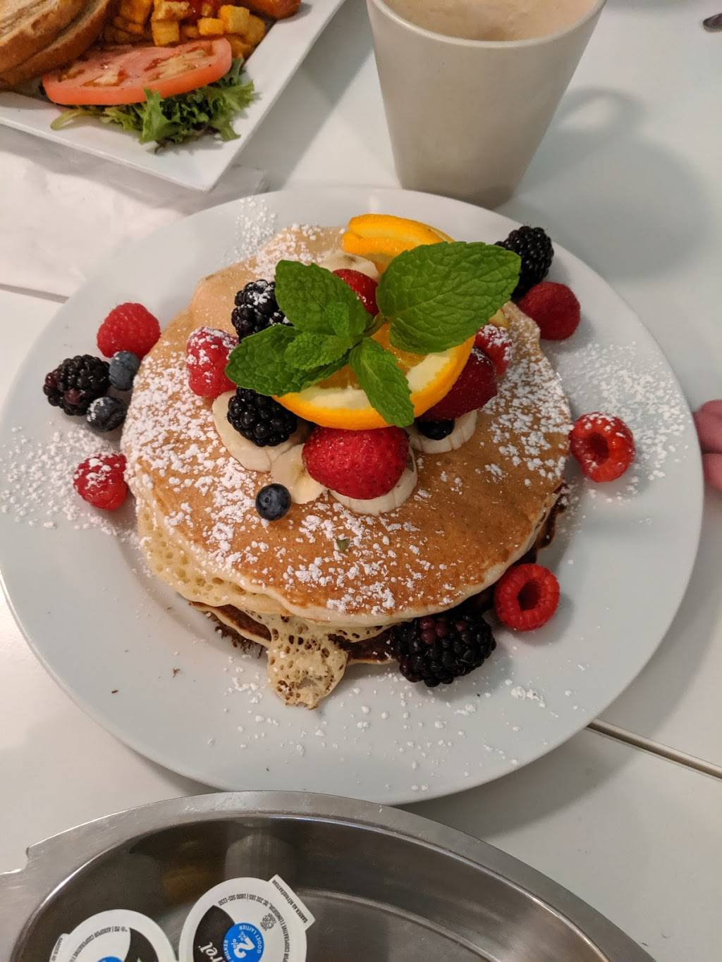 Kravingz | restaurant | 1710 Lakeshore Rd W, Mississauga, ON L5J 1J5, Canada | 9059165500 OR +1 905-916-5500