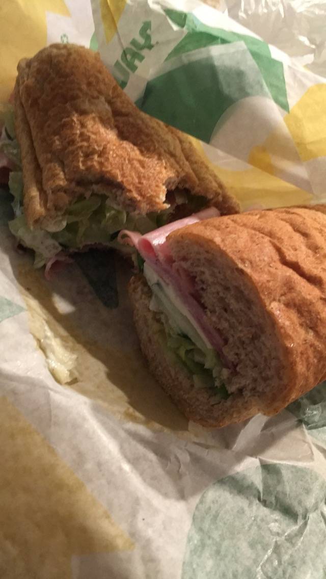 Subway | restaurant | 3515 West Stetson Avenue Suite D Building 10A, Page Plaza Shopping Center, Hemet, CA 92545, USA | 9516525380 OR +1 951-652-5380