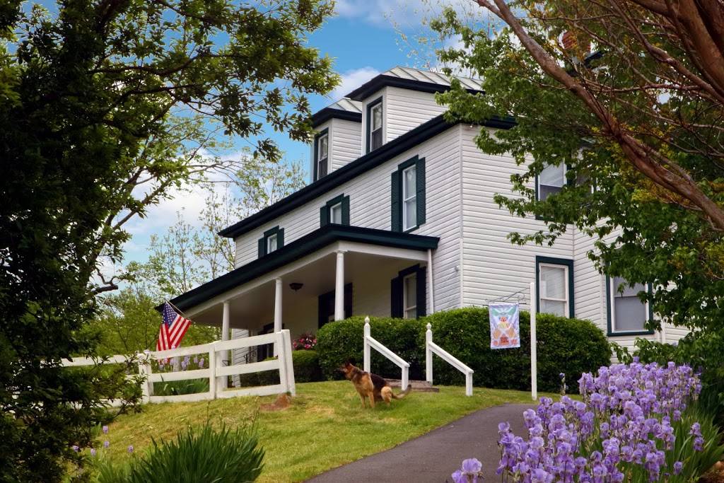 Nellysford Country Inn | restaurant | 3100 Berry Hill Rd, Nellysford, VA 22958, USA | 4343611459 OR +1 434-361-1459