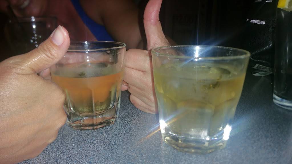 Kickers Sports Bar & Grill | restaurant | 5577 S Saginaw St, Flint, MI 48507, USA | 8106952060 OR +1 810-695-2060