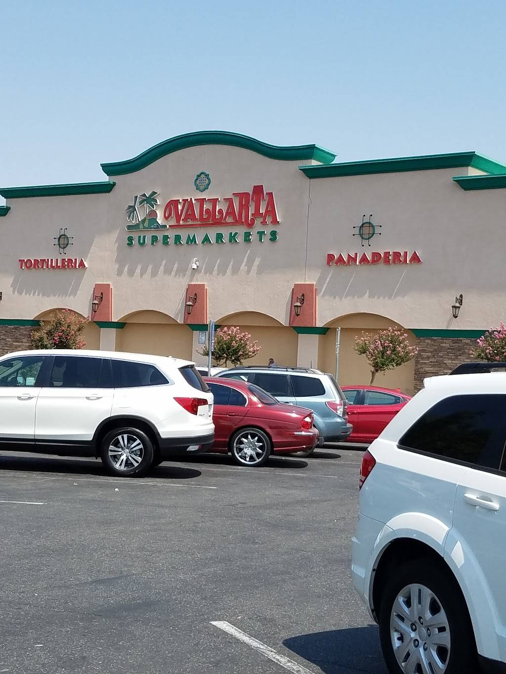 Vallarta Supermarkets | bakery | 3850 N Cedar Ave, Fresno, CA 93726, USA | 5594763070 OR +1 559-476-3070