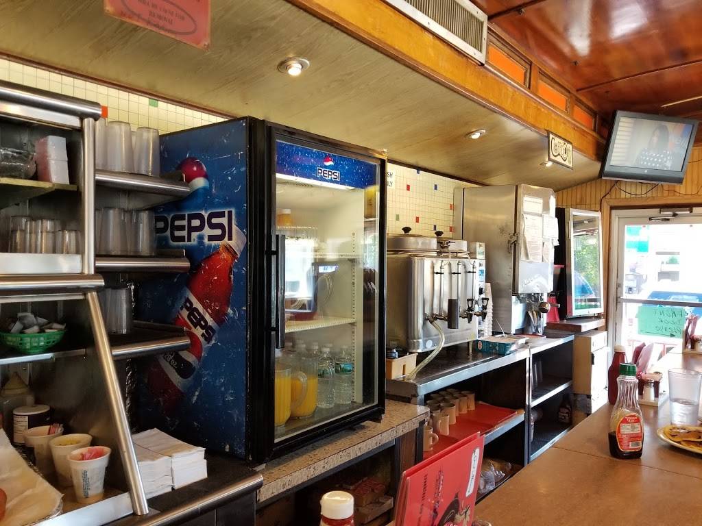 Club Diner | restaurant | 145 Dutton St, Lowell, MA 01852, USA | 9784521679 OR +1 978-452-1679