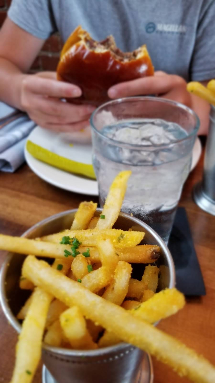 New State Burgers & Spirits | restaurant | 1705 NW 16th St ste a, Oklahoma City, OK 73106, USA | 4057247524 OR +1 405-724-7524