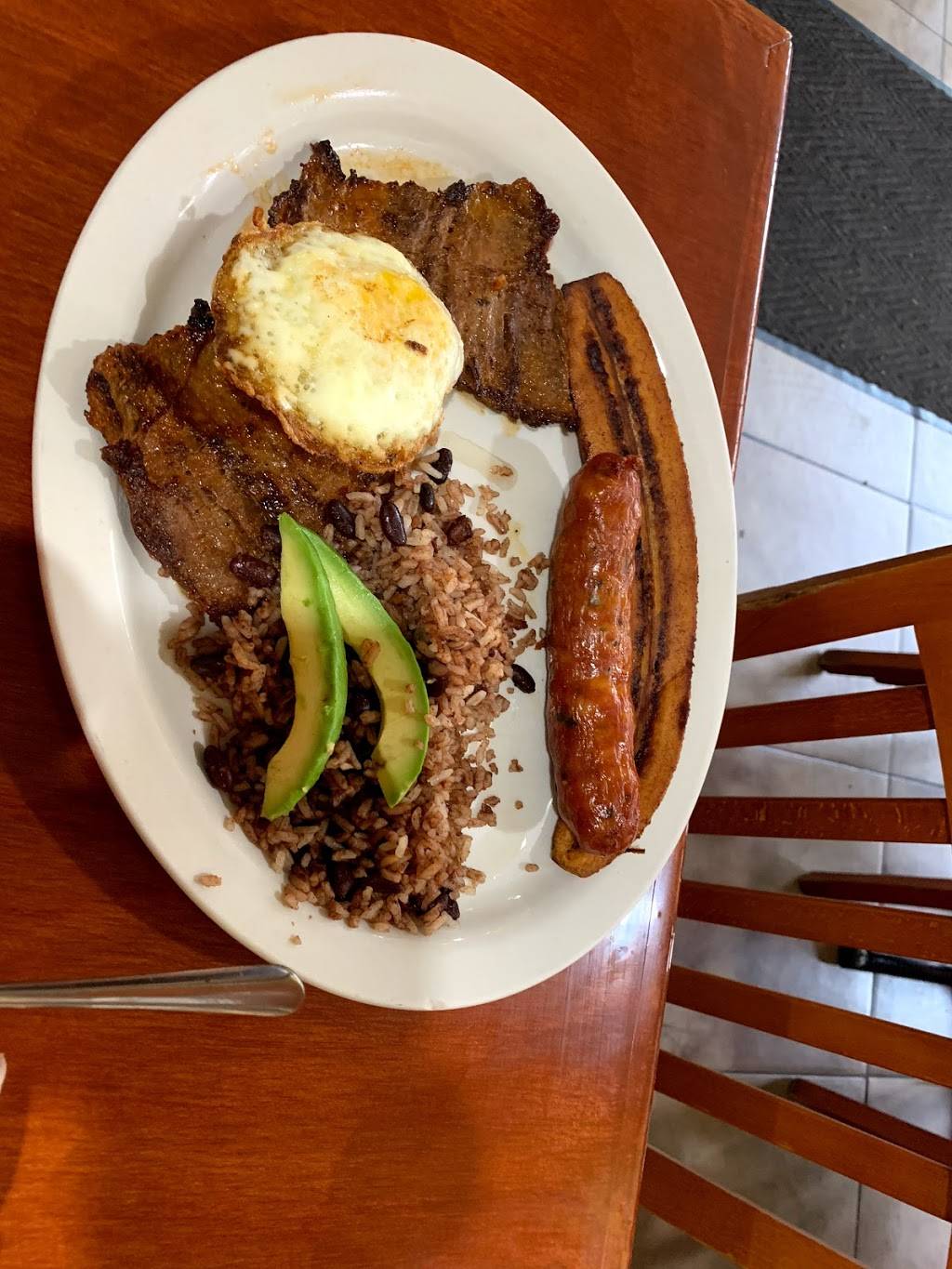 Olocuilta Pupuseria | restaurant | 3040 N Laramie Ave, Chicago, IL 60641, USA | 7736985462 OR +1 773-698-5462