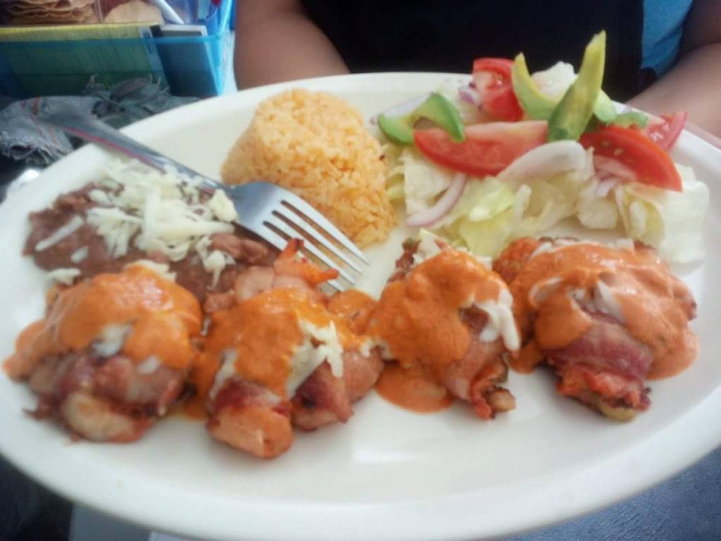 Mariscos El Moreno | restaurant | Calle Alba Roja, Sonoita, 22106 Tijuana, B.C., Mexico | 016643122222 OR +52 664 312 2222