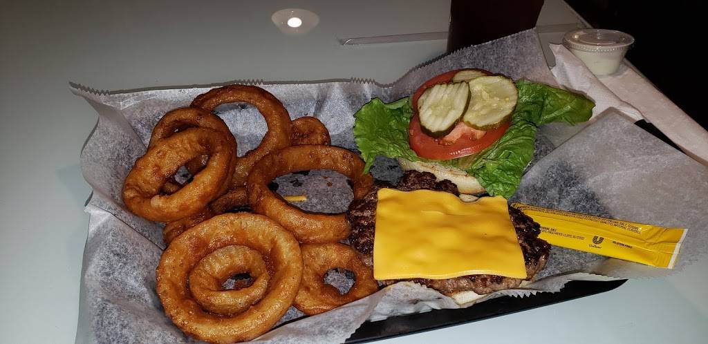 Main St Diner | restaurant | 505 W Main St, Tavares, FL 32778, USA | 3522534663 OR +1 352-253-4663