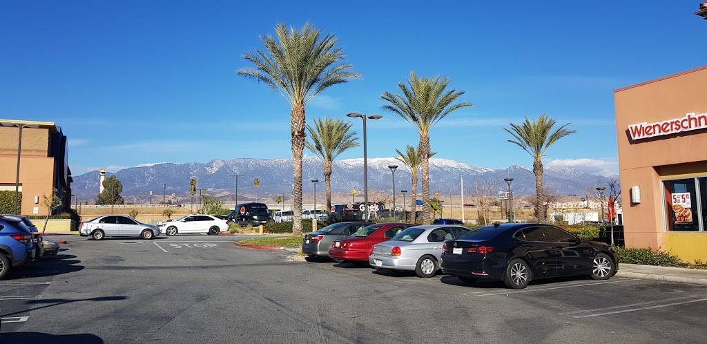 Panda Express | restaurant | 1668 E 2nd St, Beaumont, CA 92223, USA | 9517694459 OR +1 951-769-4459