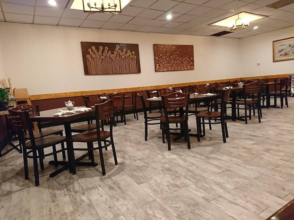 Young Chow Restaurant | restaurant | 420 23rd St S, Arlington, VA 22202, USA | 7038922566 OR +1 703-892-2566