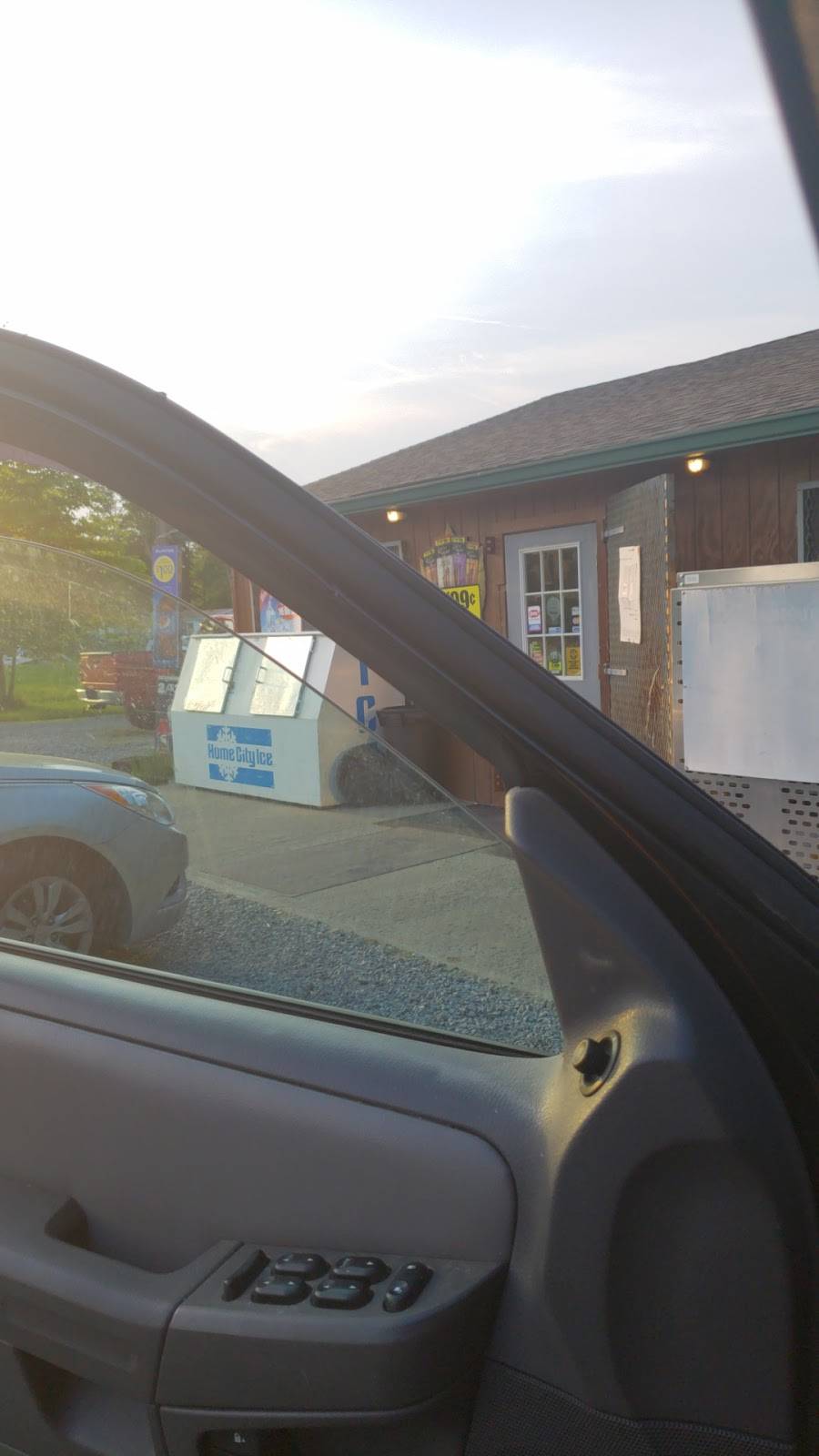 Crosstown Carry Out | meal takeaway | 1653 Co Hwy 8A, Williamsburg, OH 45176, USA | 5137242205 OR +1 513-724-2205