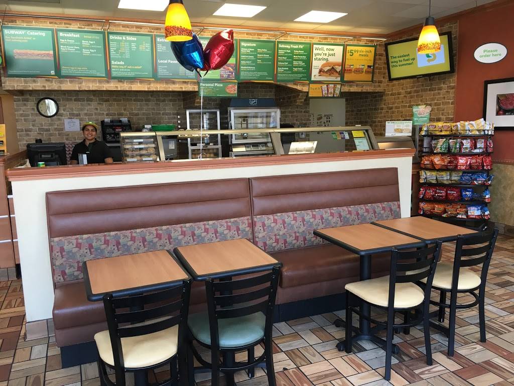 Subway Restaurants | restaurant | 5 E Downer Pl, Aurora, IL 60505, USA | 6308014282 OR +1 630-801-4282