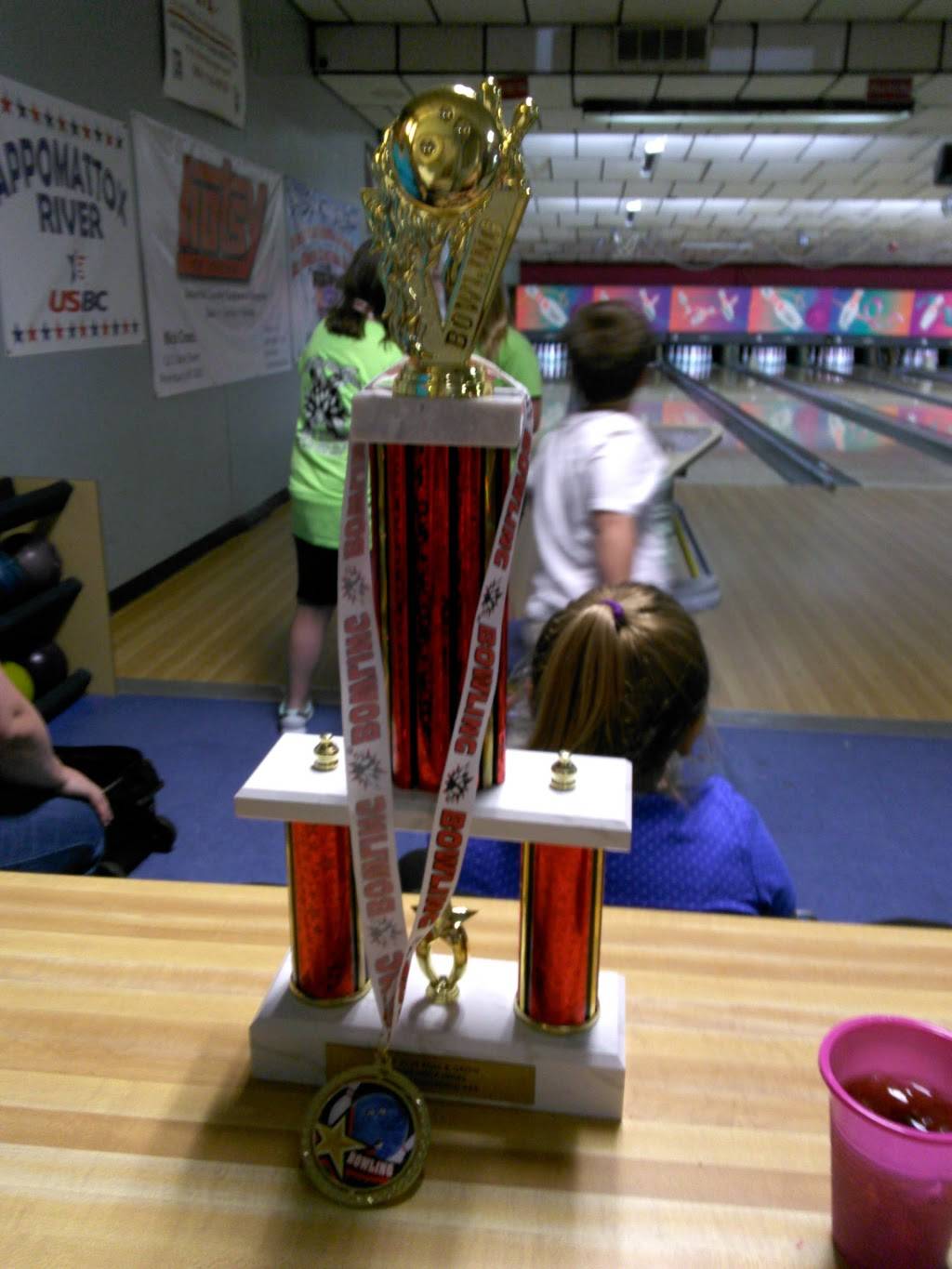 The Bowling Alley | meal takeaway | 2237 Boulevard, Colonial Heights, VA 23834, USA | 8045263862 OR +1 804-526-3862