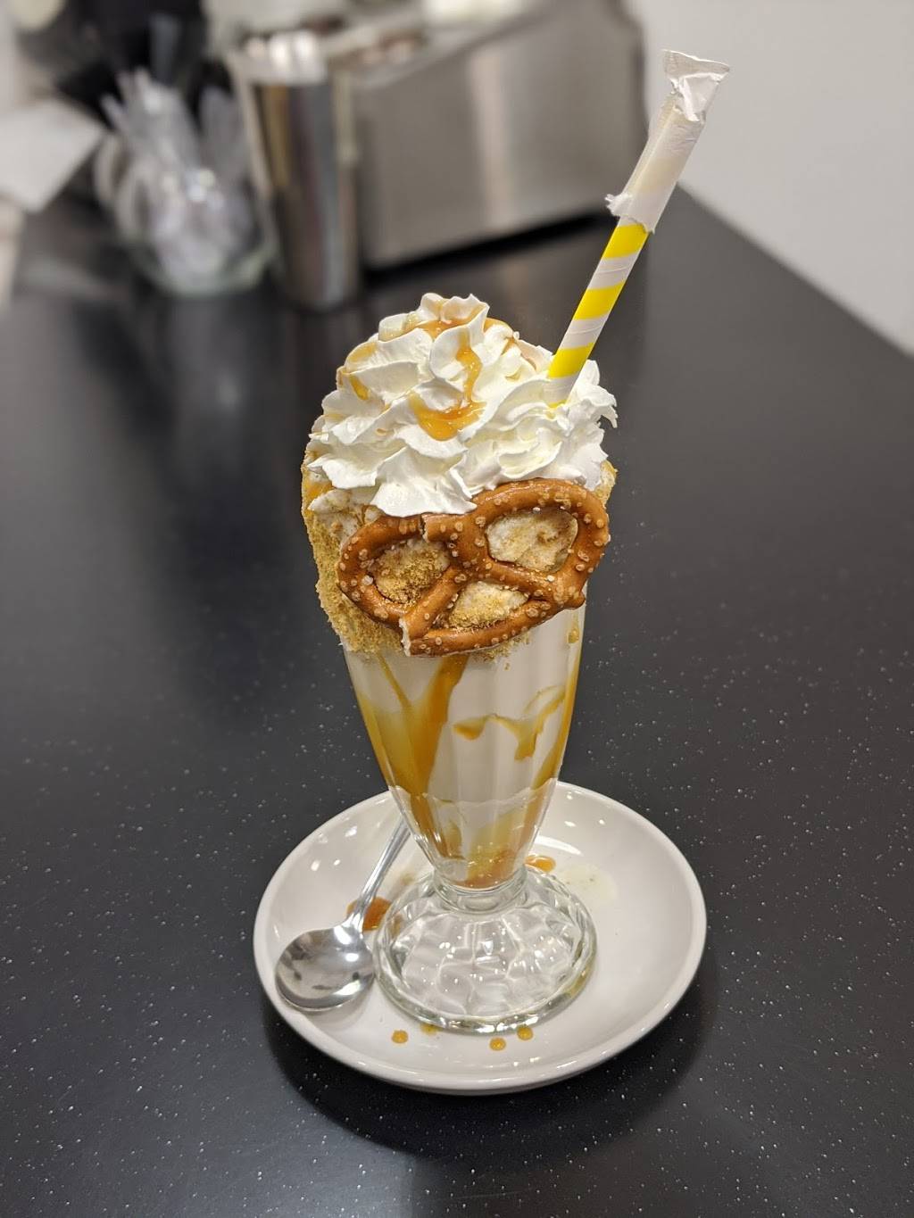 Joury Ice Cream & Cafe | cafe | 457 Avalon Park S Blvd #200, Orlando, FL 32828, USA | 3218044957 OR +1 321-804-4957