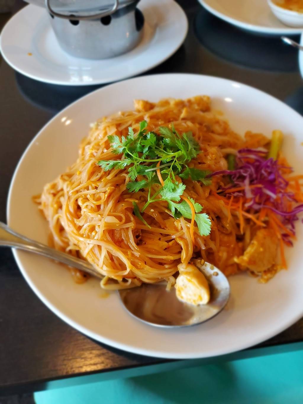 Meun Fan thai cafe | restaurant | 5664 Calle Real, Goleta, CA 93117, USA | 8056810588 OR +1 805-681-0588