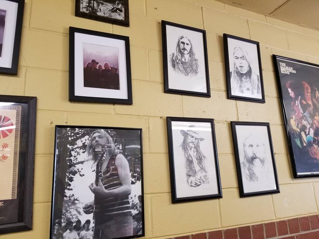 H & H | restaurant | 807 Forsyth St, Macon, GA 31201, USA | 4786217044 OR +1 478-621-7044