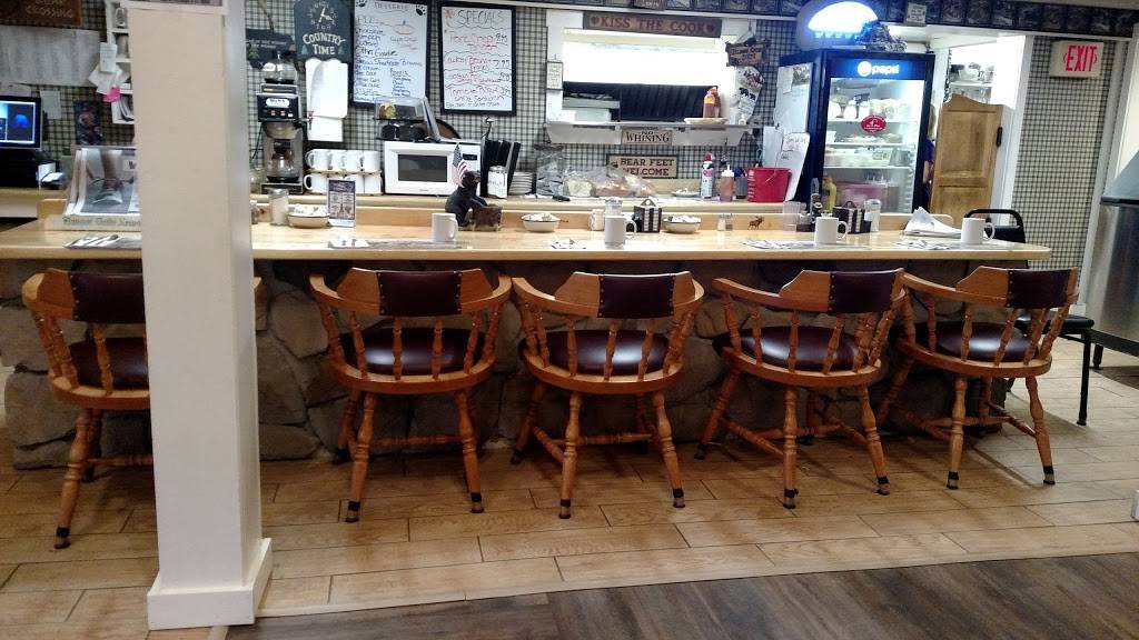 Bears Den Restaurant & Tavern | restaurant | 73 North St, Dover-Foxcroft, ME 04426, USA | 2075648733 OR +1 207-564-8733