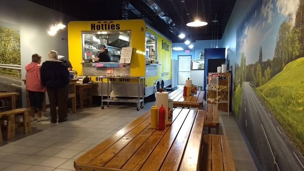 hotties hot off the grill | restaurant | 90 Plaza Ln, Wellsboro, PA 16901, USA | 5707244688 OR +1 570-724-4688