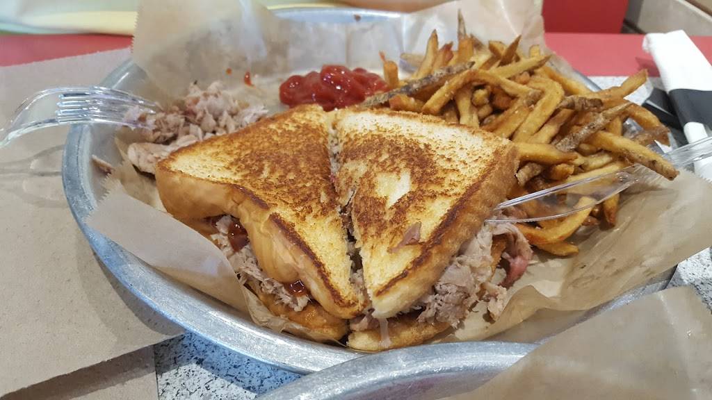 Sandfly Barbeque | restaurant | 8413 Ferguson Ave, Savannah, GA 31406, USA | 9123565463 OR +1 912-356-5463