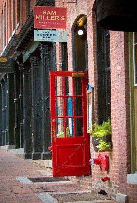 Sam Millers | restaurant | 1210 E Cary St, Richmond, VA 23219, USA | 8046445465 OR +1 804-644-5465