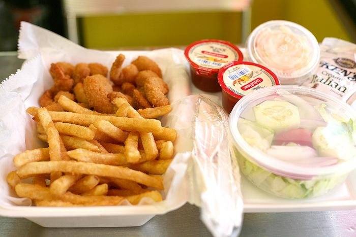 Golden Crust Pizza III | meal takeaway | 3732 Midvale Ave, Philadelphia, PA 19129, USA | 2158484400 OR +1 215-848-4400