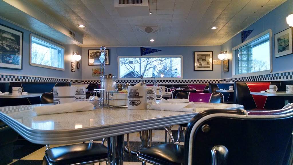 Highland Diner | restaurant | 418 Walnut St, Highland, IL 62249, USA | 6186547481 OR +1 618-654-7481