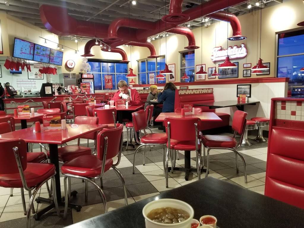 Freddys Frozen Custard & Steakburgers | restaurant | 7301 W 135th St, Overland Park, KS 66223, USA | 9138971110 OR +1 913-897-1110