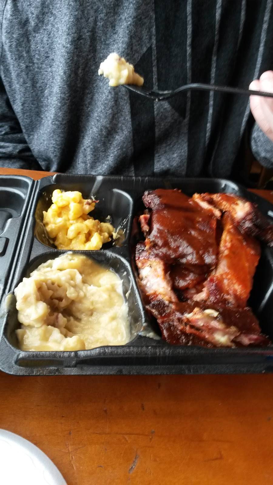 Sweet Lucys Smokehouse | restaurant | 7500 State Rd, Philadelphia, PA 19136, USA | 2153339663 OR +1 215-333-9663