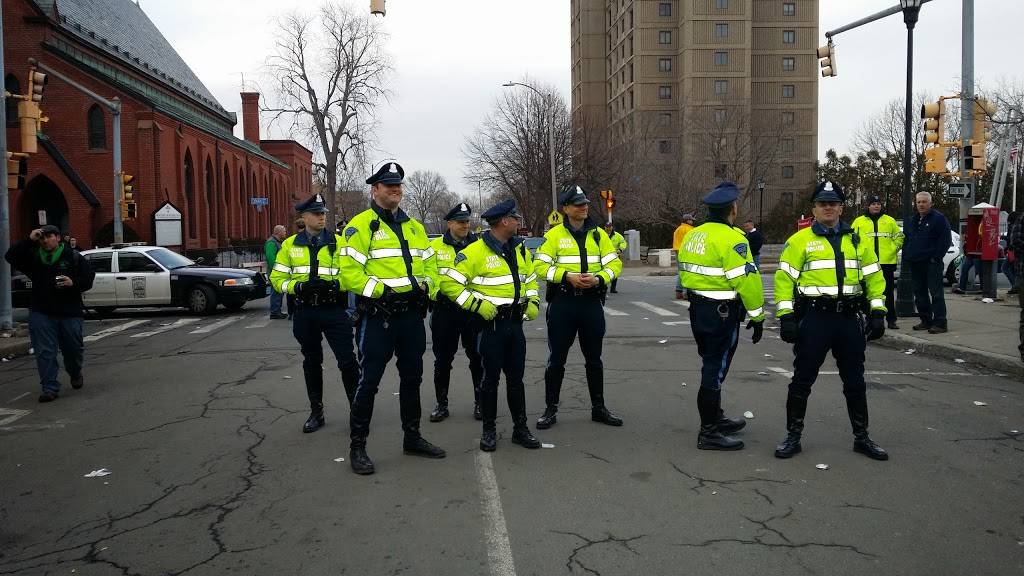 Brennans Place | restaurant | 173 High St, Holyoke, MA 01040, USA | 4135339893 OR +1 413-533-9893