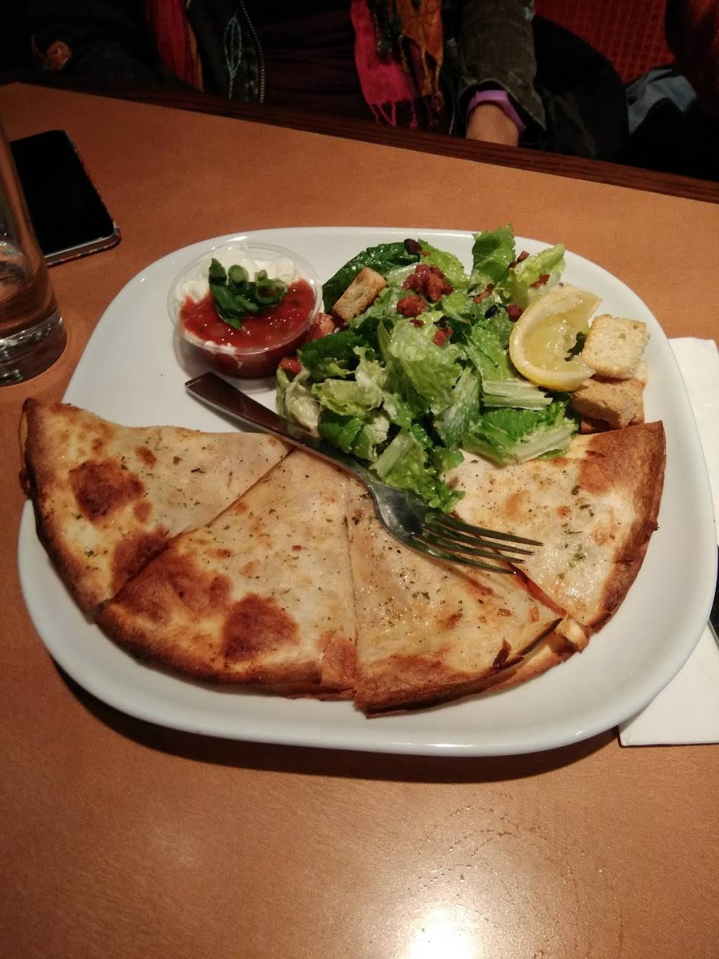 Boston Pizza | restaurant | 101 Boul Du, Boulevard Curé-Labelle, Sainte-Thérèse, QC J7E 2X6, Canada | 4504346060 OR +1 450-434-6060