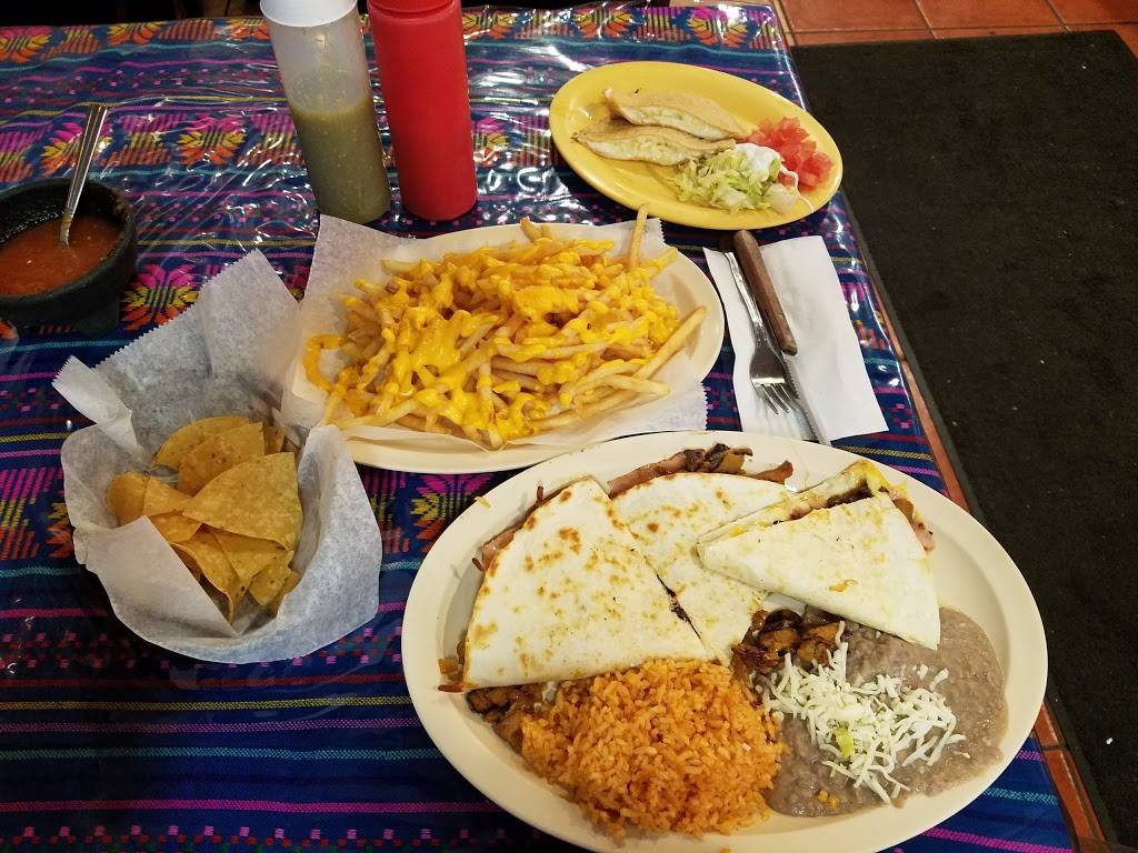 El Gallo Bravo | restaurant | 1429 W Montrose Ave, Chicago, IL 60613, USA | 7734045358 OR +1 773-404-5358