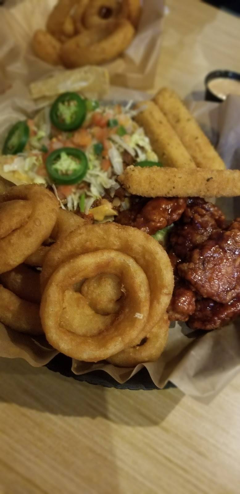 Buffalo Wild Wings | restaurant | 111 Chicago Ridge Mall Drive, F15, Chicago Ridge, IL 60415, USA | 7084249464 OR +1 708-424-9464