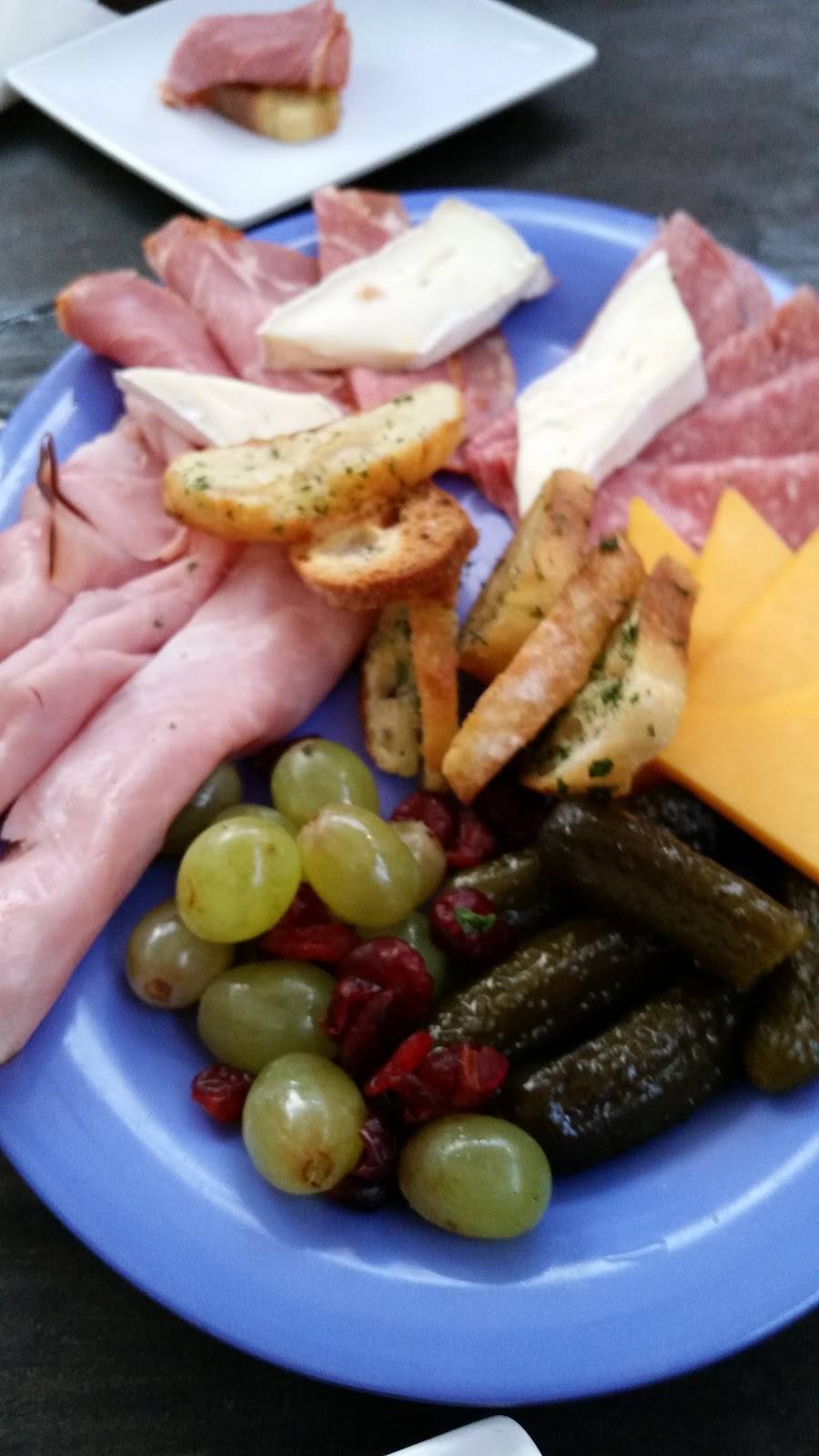 Bull & Crown Publick House | restaurant | 53 St George St, St. Augustine, FL 32084, USA | 9043422869 OR +1 904-342-2869