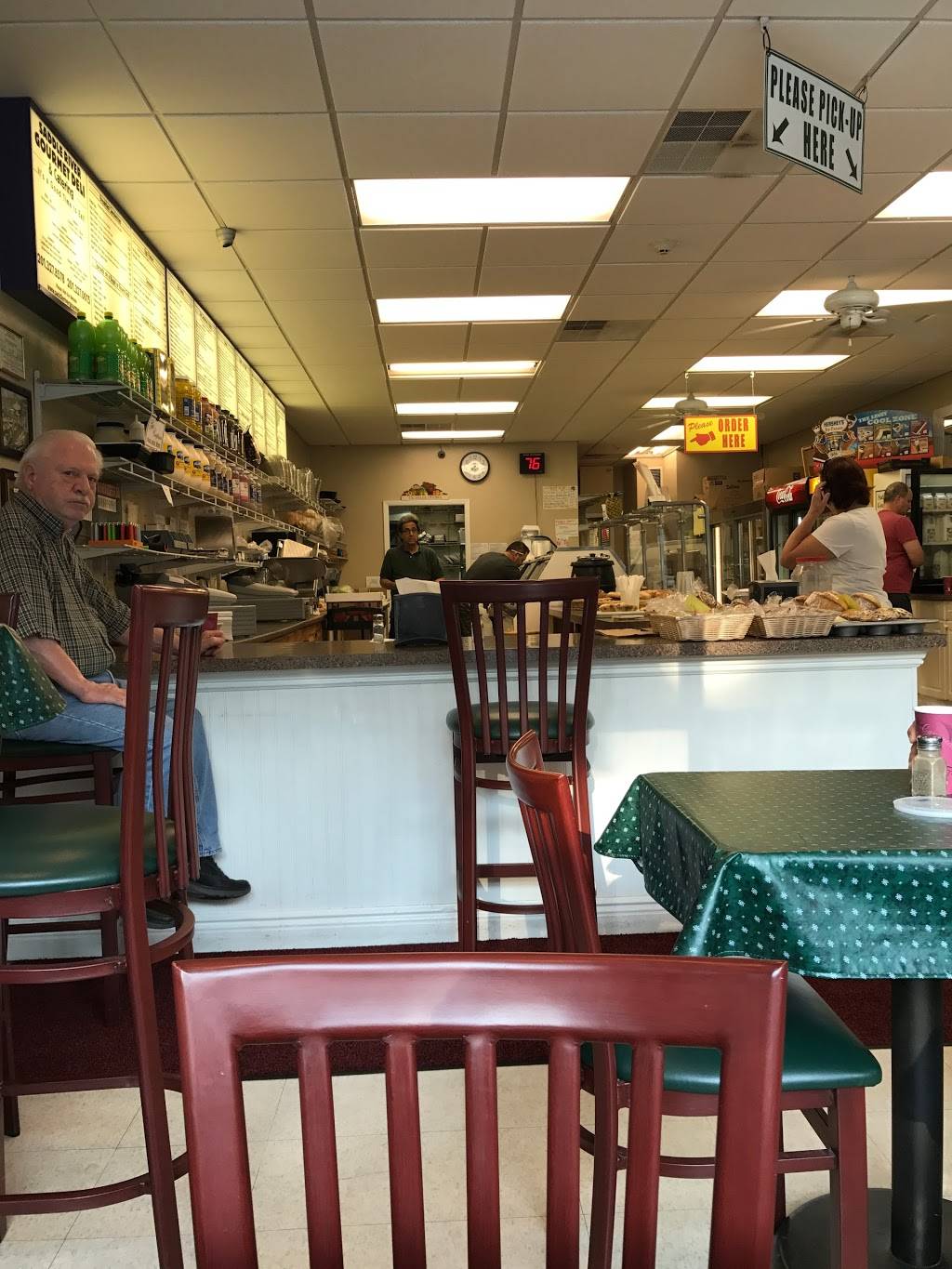 Saddle River Deli & Catering | restaurant | 171 E Saddle River Rd # 2, Saddle River, NJ 07458, USA | 2013278578 OR +1 201-327-8578