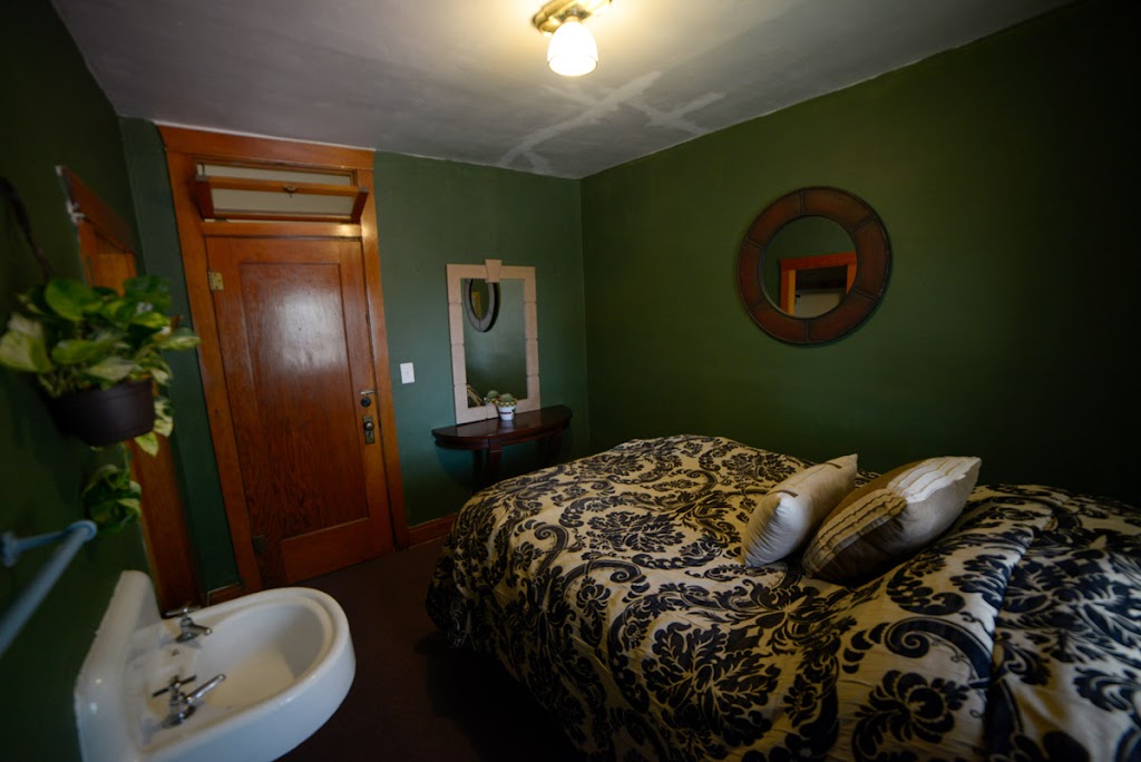 The Desert Moon Hotel & RV/Tent Campground | restaurant | 75 West Old Highway 6 & 50, Thompson Springs, UT 84540, USA | 4352990377 OR +1 435-299-0377