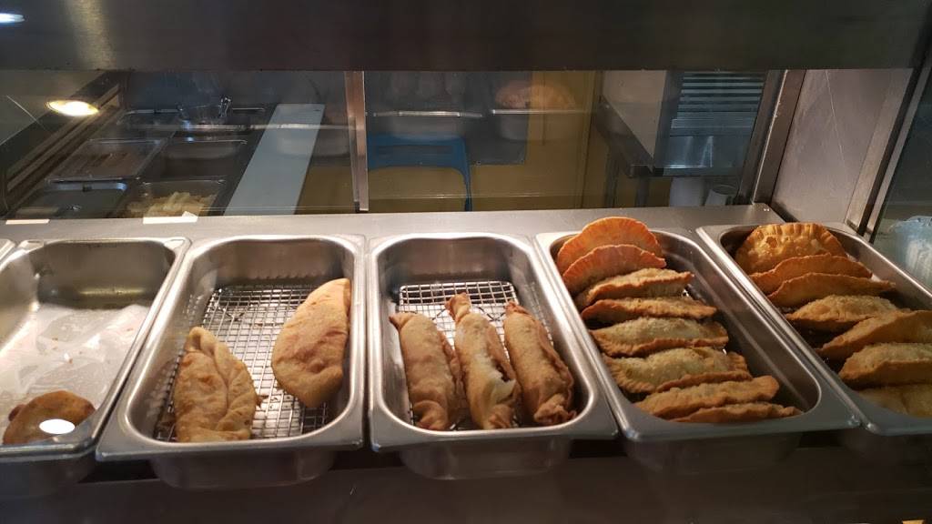 Borinquen Restaurant & Cafe | bakery | 112 Stoughton St, Dorchester, MA 02125, USA | 6172822500 OR +1 617-282-2500