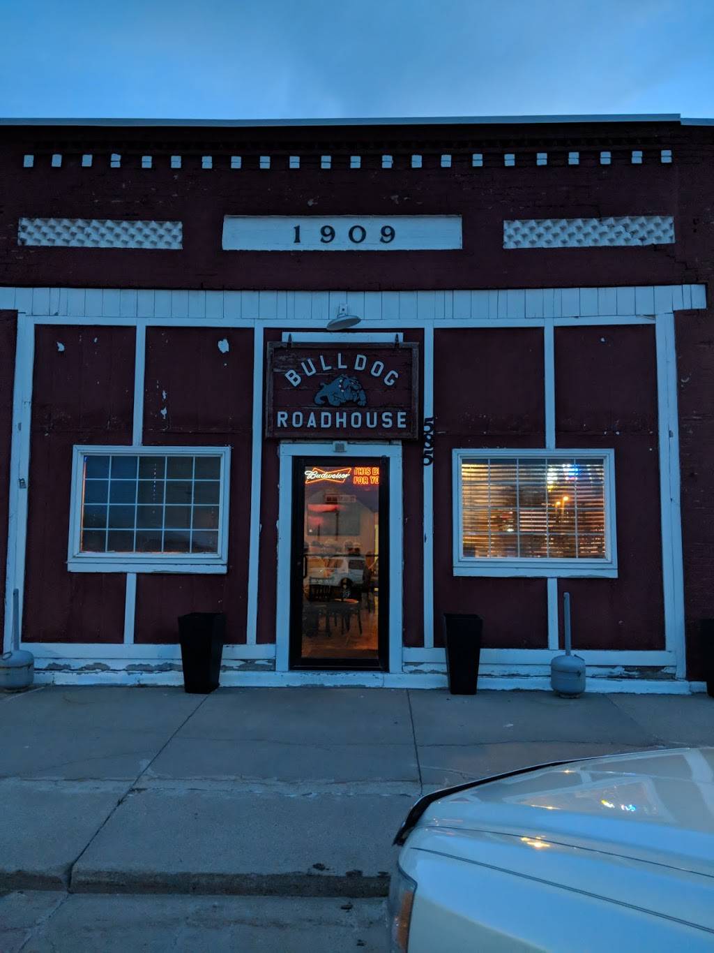 Bulldog Roadhouse | restaurant | 585 Lincoln St, Bradshaw, NE 68319, USA | 4027364465 OR +1 402-736-4465