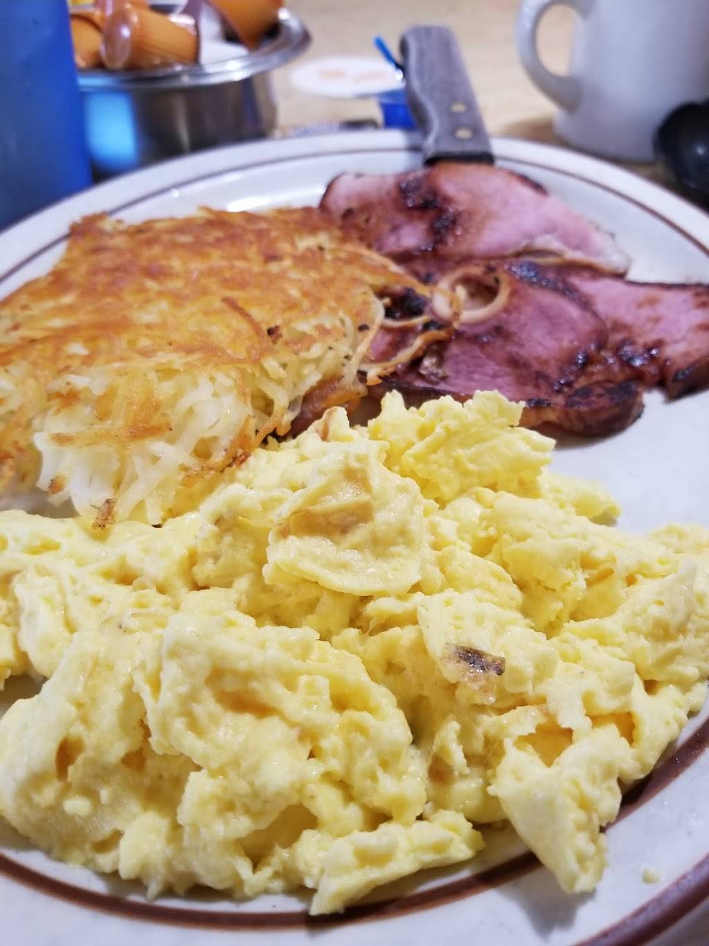 Seven Cafe And Grill | restaurant | 25 Shaw Ave, Clovis, CA 93612, USA | 5593221605 OR +1 559-322-1605