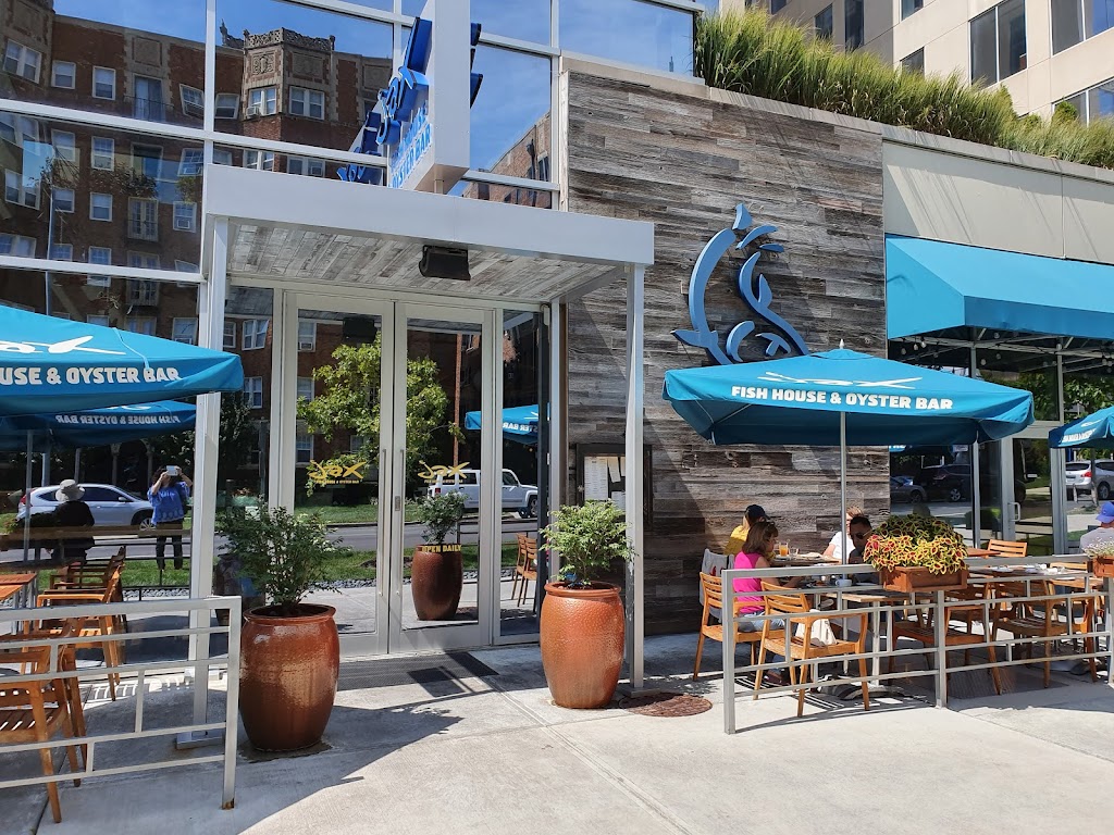 Jax Fish House & Oyster Bar | restaurant | 4814 Roanoke Pkwy, Kansas City, MO 64112, USA | 8164377940 OR +1 816-437-7940