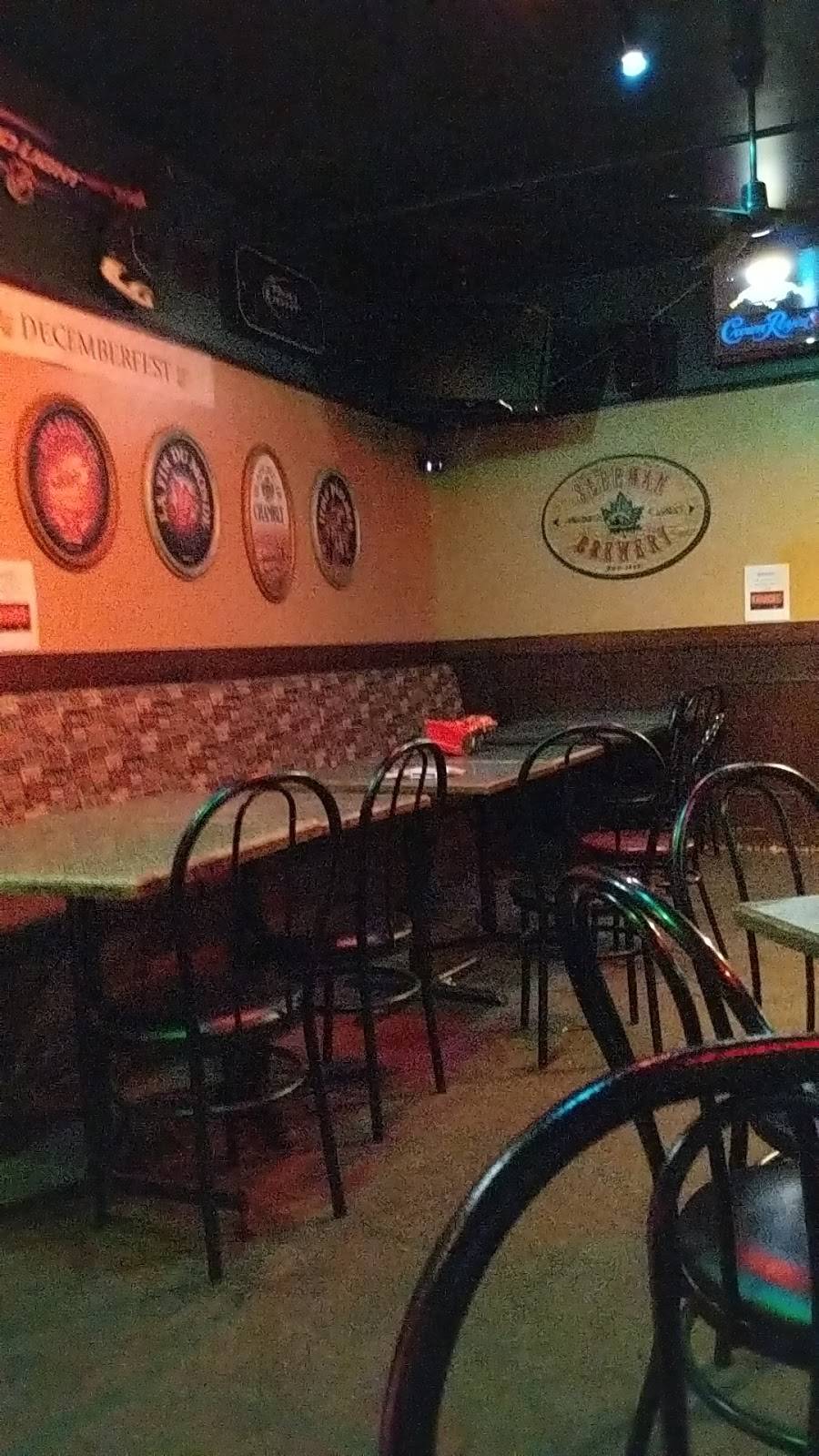 Bulls Bistro | meal takeaway | 2159 Avenue Notre Dame, Québec, QC G2E 3E8, Canada | 4188724731 OR +1 418-872-4731