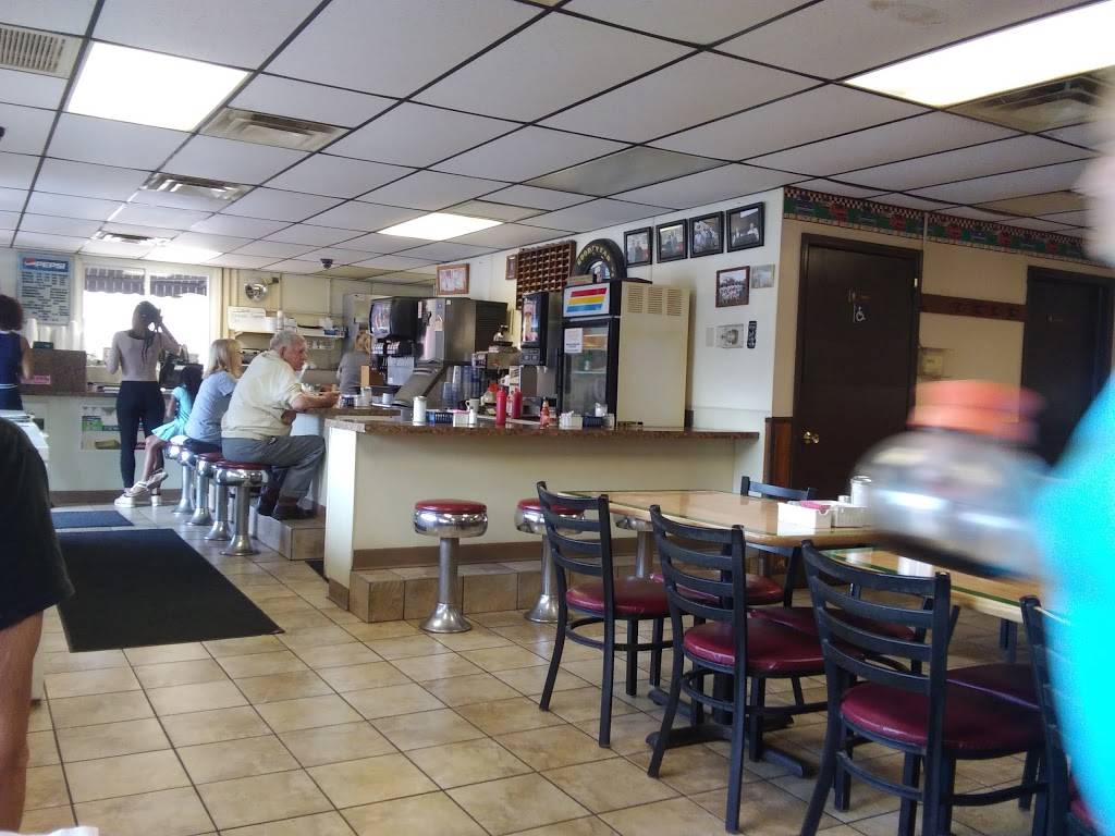 Hungry Bear | restaurant | 1700 Sunnyside Ave, Burlington, IA 52601, USA | 3197530673 OR +1 319-753-0673