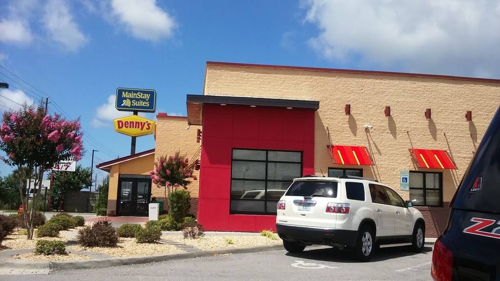Dennys | restaurant | 2207 N Marine Blvd, Jacksonville, NC 28546, USA | 9105770270 OR +1 910-577-0270