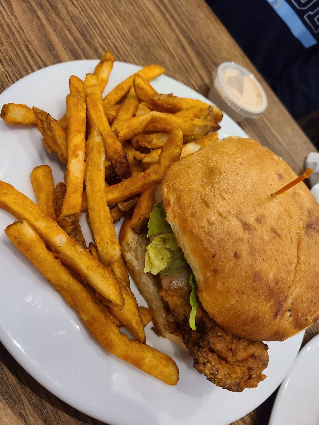 Luna Bar & Grill South | restaurant | 5656 Nelson Rd B2, Lake Charles, LA 70605, USA | 3374295481 OR +1 337-429-5481